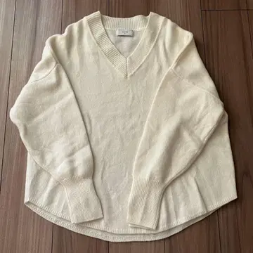 새상품급*슬로브 이에나 V넥 니트