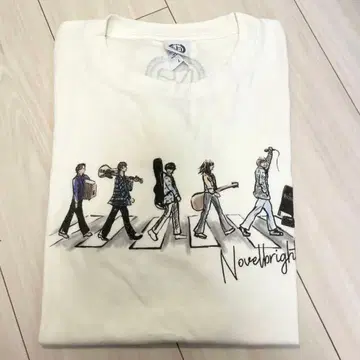 Novelbright T셔츠