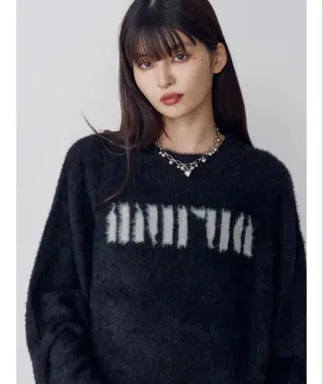 MURUA 무루아 라운드 로고 샤기 니트 블랙