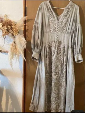 AMERI MEDI EMBROIDERY TULLE LACE DRESS M