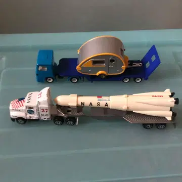 NASA 트럭과 로켓 미니카 세트