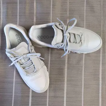 ECCO 화이트 스니커즈