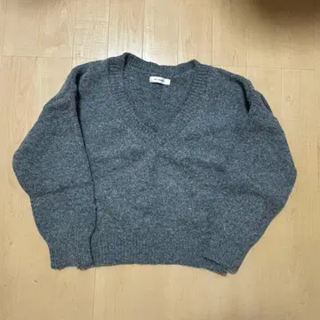 [ UNE ORIGINAL ] 유니크 리브 오픈 V넥 니트