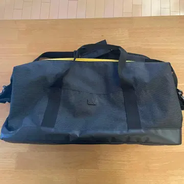 Friendly Swede 보스턴 백 블랙/옐로우 컬러