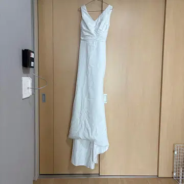 화이트 웨딩 드레스 슬리브리스 V넥