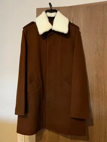 A.P.C. 울 코트 브라운 보아 카라 부착