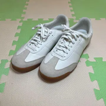 화이트/그레이 가죽 스니커즈