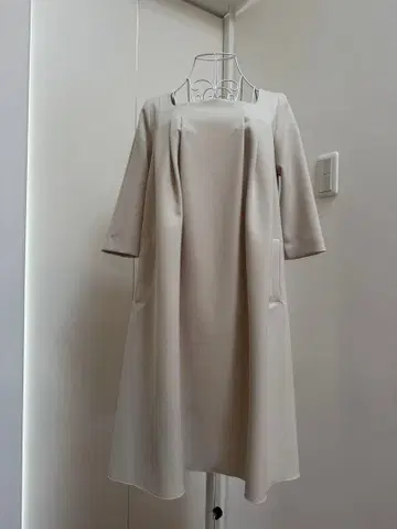 폭시 뉴욕 40 베이지 7부 소매 A라인 원피스