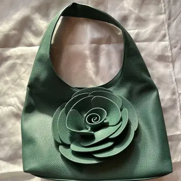 그린 꽃 장식 핸드백