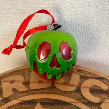 Disney Store 독사과 오너먼트