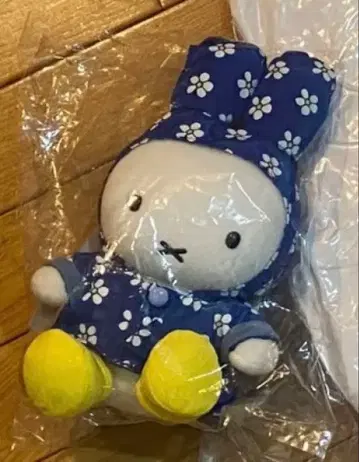 비오는 날 미피 봉제 인형