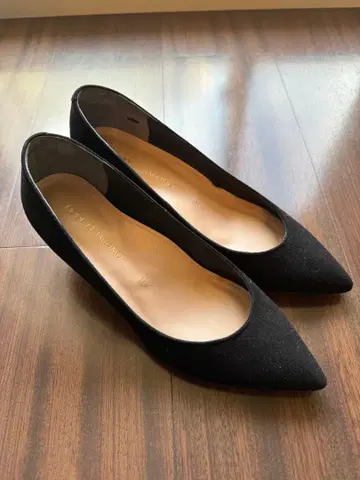 블랙 스틸레토 펌프스