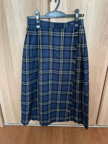 테디베어 네이비와 베이지 체크 무늬 플리츠 스커트