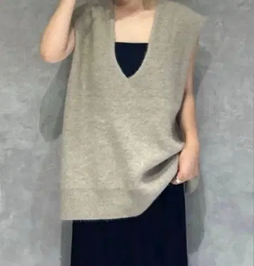 [ 택 포함 새상품 ] Apart by 베이지 V넥 니트 베스트