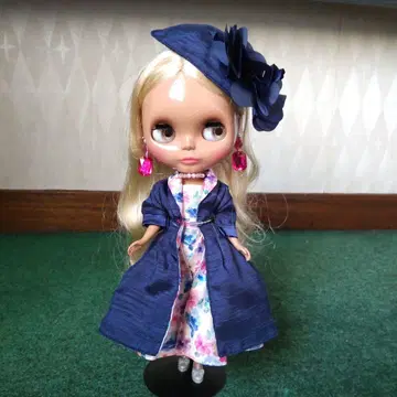 브라이스, 엘레강트 엘리, 아웃핏, 일식