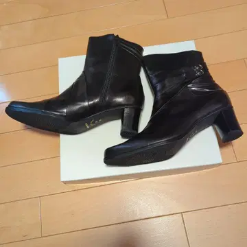 블랙 가죽 (소가죽) 앵클부츠