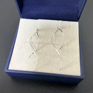 [보증서 포함] 반돔 아오야마 귀걸이 K10 화이트 골드 새상품급