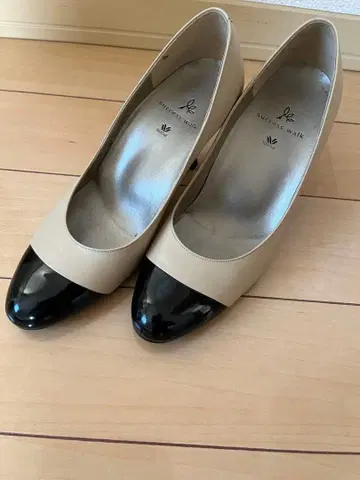 새상품급 와코루 서세스워크 펌프스 베이지 블랙 23cm EE