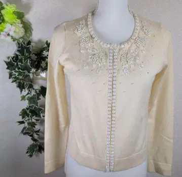 MPremiere black 비즈 자수 크림색 긴팔 가디건 38