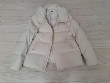 유니클로 심리스 다운 S 사이즈 화이트