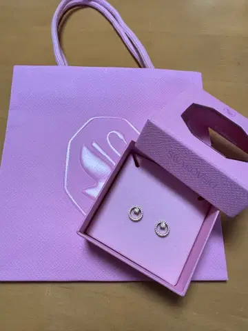 Swarovski 크리스탈 후프 귀걸이