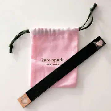 새상품 케이트 스페이드 하트 턴락 팔찌 블랙 뱅글