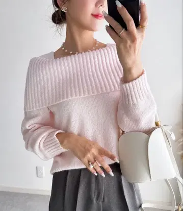 모헤어 터치 오프숄더 니트 핑크