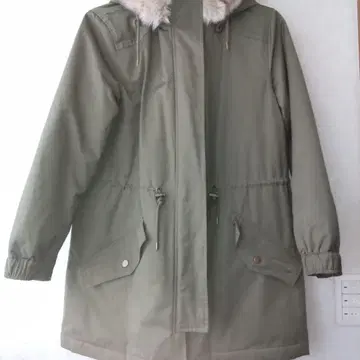 BANNA REPUBLIC 올리브 그린 퍼 부착 모즈 코트