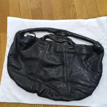 츠모리 치사토 블랙 가죽 백