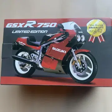 GSX-R 750 리미티드 에디션 미니어처 모델