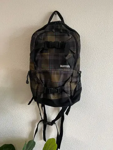 BURTON 체크 무늬 백팩
