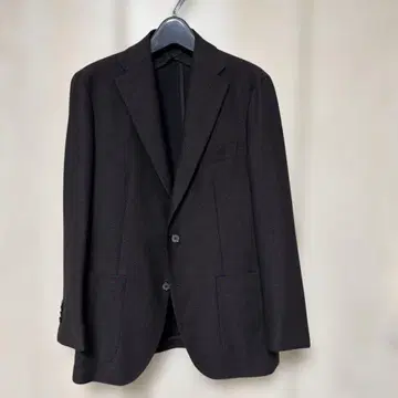 딸리아또레의 브라운 테일러드 자켓