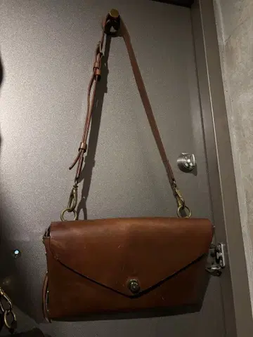 라크리에 브라운 가죽 숄더백