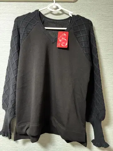 &LOVE 푹신하고 따뜻한 이소재 콤비 니트 풀오버