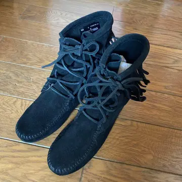 MINNETONKA 블랙 모카신 부츠 사이즈 6