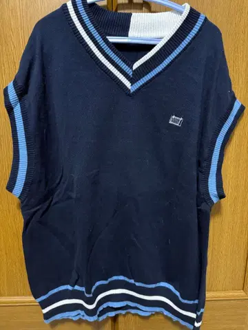 네이비 V넥 니트 베스트