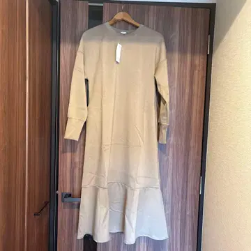 M 사이즈 플레어 밑단 긴팔 원피스