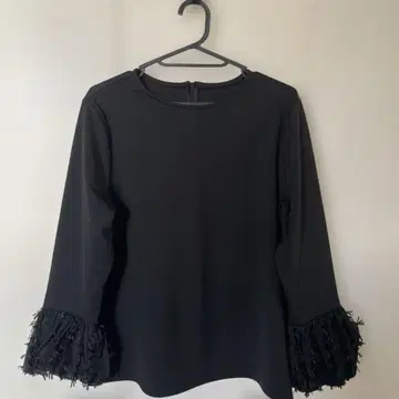 [새상품급] Fit more 소매 프릴 레이스 긴팔 상의