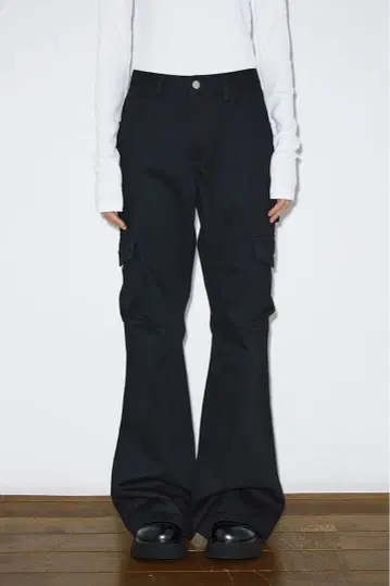 HELENE PARIS 피그먼트 스터드 부츠컷 팬츠 블랙