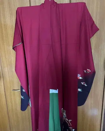 빨간색 후리소데 꽃무늬 자수