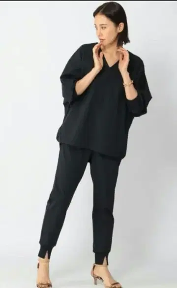 BARNYARDSTORM 돌먼 하이 텐션 풀오버 블랙