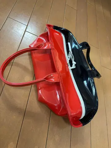 Sugaya design lab 빨간색과 블랙의 투톤 컬러 핸드백