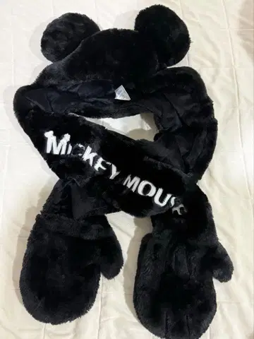 새상품급 디즈니 팬 캡 미키 모자 귀달린 머플러 장갑 포함 블랙