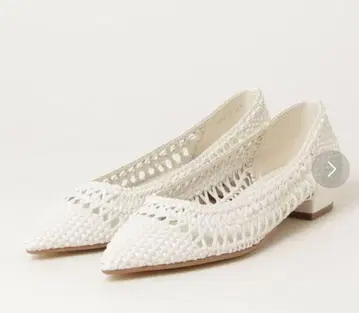 [새상품] DIANA 꼬임 메쉬 스틸레토 플랫슈즈