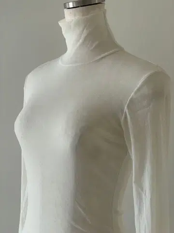 파올라 프라니. 새상품급 터틀. 화이트 컬러