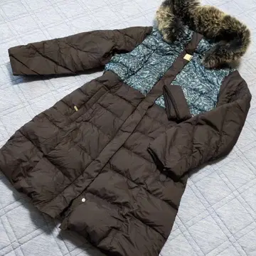 블랙 컬러와 파랑 (털실 패턴) 다운 자켓 M 사이즈