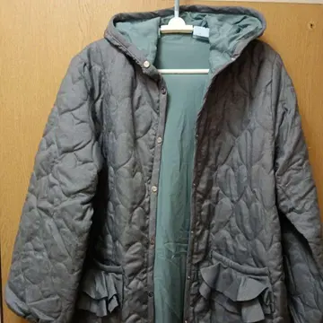 앤드러브 하트의 퀼팅 & 프릴이 귀여운 경락 코트 그레이 계열 3L