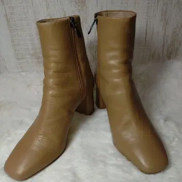 다이애나 베이지 가죽 지퍼 숏부츠 22.5cm