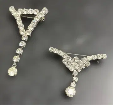 엘레강트 V자형 크리스탈 브로치 2개 세트