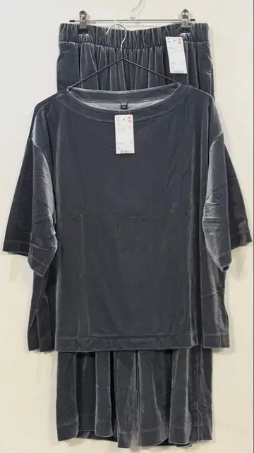 택 포함 새상품 유니클로 벨로아 셋업 풀오버 와이드 팬츠 L 사이즈